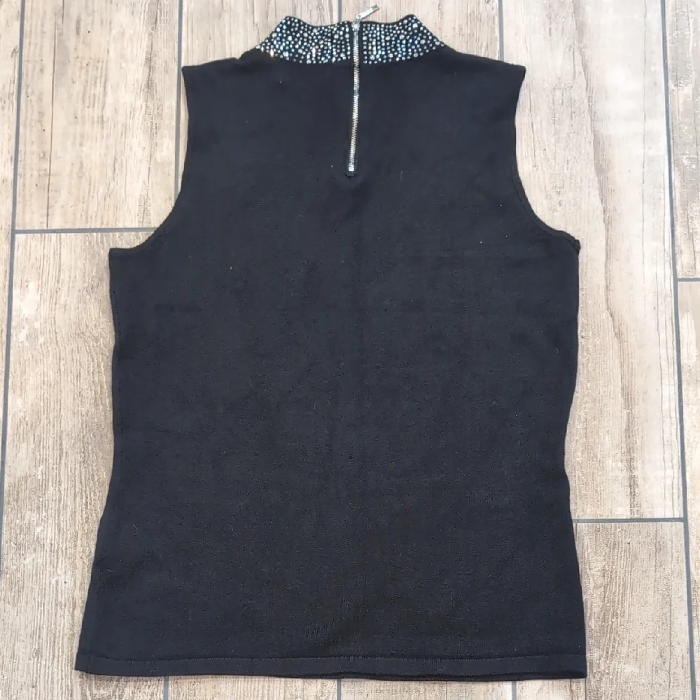 Carmen Marc Valvo Black Fitted Tank Top with Embellished Mock Turtleneck Collar - Picture 4 of 8